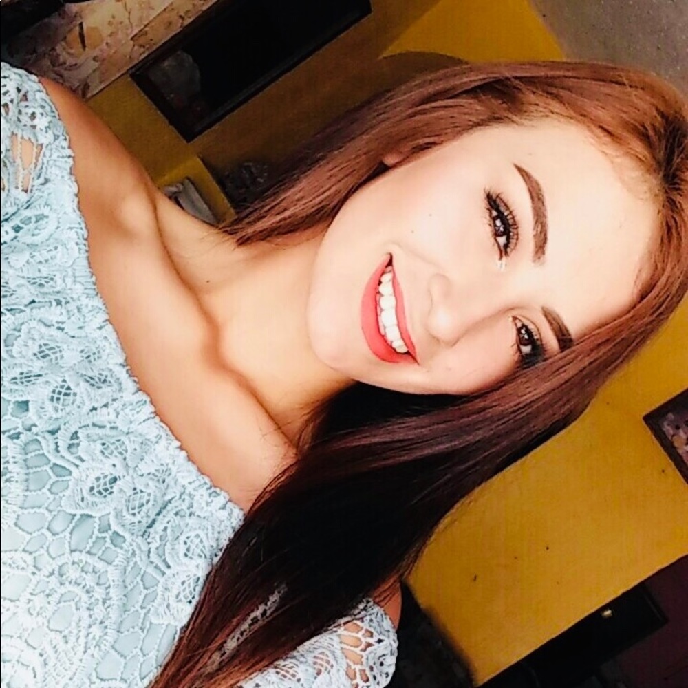 Meet your Posher, Paola